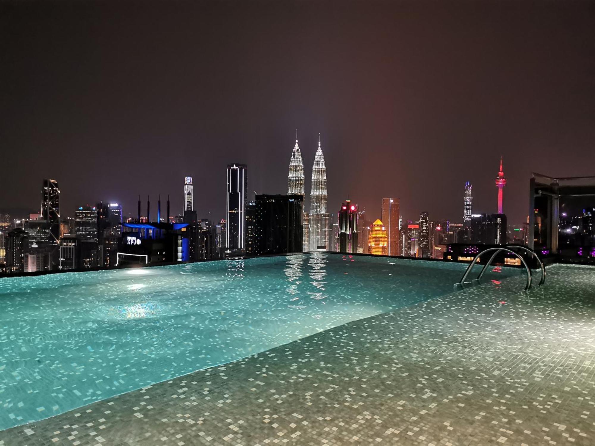 Expressionz Designer Suites Host By Aurora Premium Stay Kuala Lumpur Esterno foto